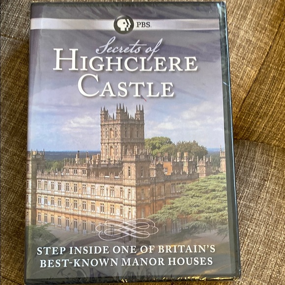 The Chronicles of Downton Abbey Book and Highclere Castle DVD- both New - Picture 2 of 4